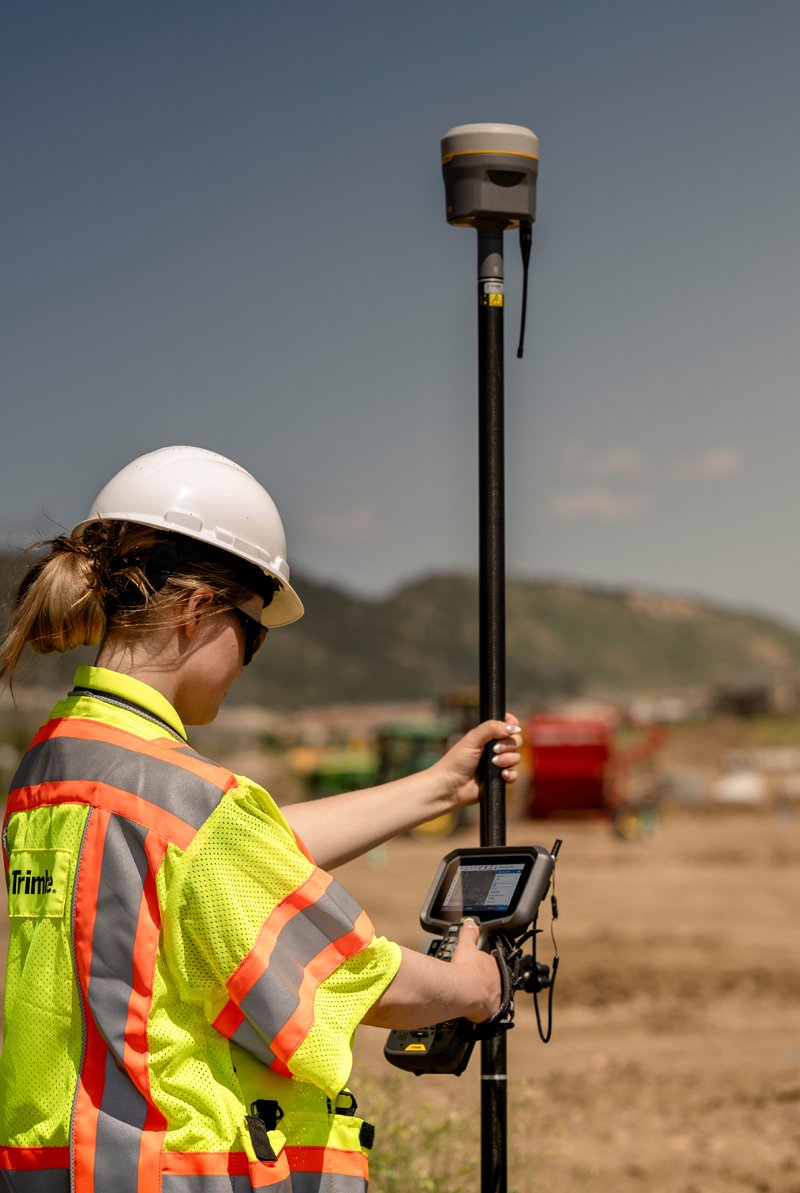 tsc510_banner_alt Civil road construction survey using GNSS receiver and field controller for precise site positioning and grade control